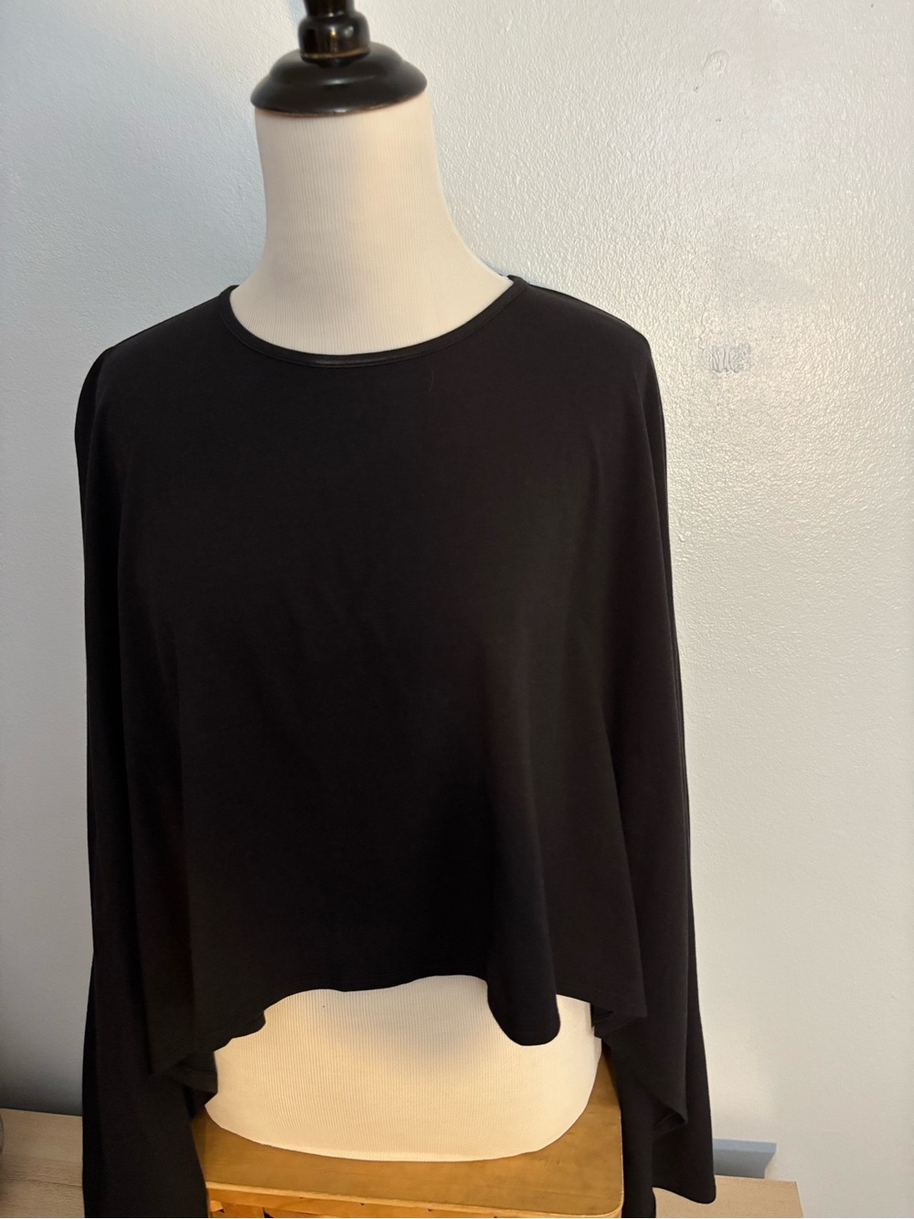Solstice Black Draped Cropped Shrug Sun protection, UPF 50 + - Picture 6 of 9
